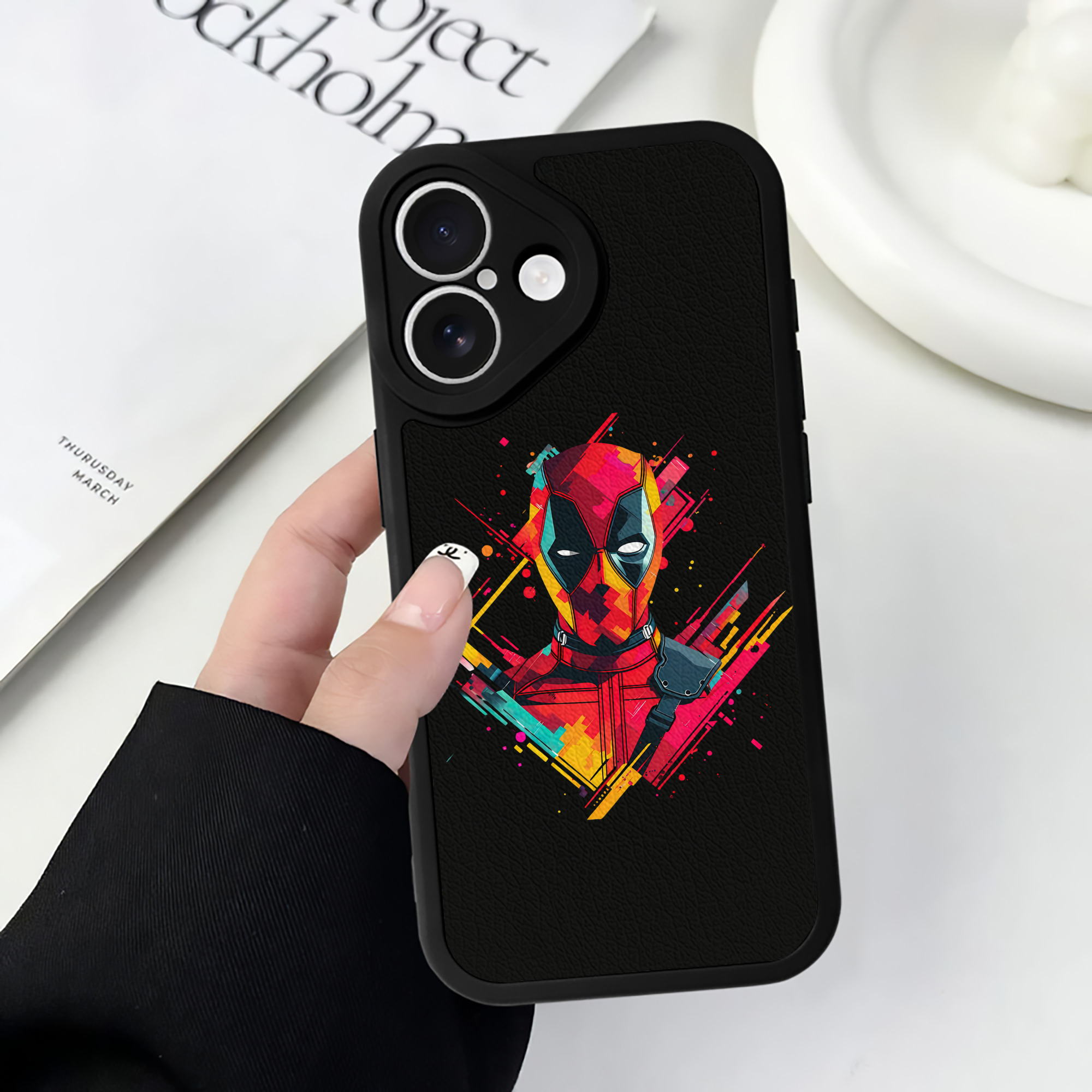 （画像用） Deadpool デッドプール 【iPhone 16シリーズ対応】シリコンスマホケース（レザー調） 材質：シリコン